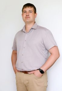 Олег Николаевич Отрощенко – начальник отдела продаж